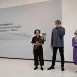 Parodą pristatė (iš kairės): kuratorė, LDS Klaipėdos skyriaus pirmininkė Neringa Poškutė-Jukumienė, KKKC direktorius Ignas Kazakevičius, menininkė Angelina Banytė. Ingridos Mockutės-Pocienės nuotr.