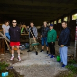 Pirmąją renginio dieną tvarkomas pastatas. Projekto vadovas Žilvinas Danys, didžėjus Oskaras Ivanovas, repo atlikėjas Bandana, grafikas Joelis Aškinis. Evelinos Bernatonytės nuotr.