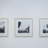 Dainius Liškevičius. Vienos minutės Jurgio Mačiūno portretas sakantis CIAO! 2010–2013 m., dūmų skulptūra-performansas. Nerijaus Jankausko nuotr.