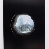 Valentyn Odnoviun. Kalėjimo kameros durų akutė. 2017, 2018 m. Chromogeninis atspaudas. Nerijaus Jankausko nuotr.