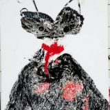 Jūratės Rekevičiūtės grafikos kūriniai – ant popieriaus atspaustos suknelės. Asmeninio archyvo nuotr.