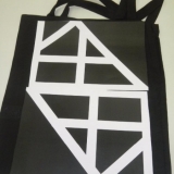 Pirmųjų kūrybinių dirbtuvių metu sukurtas maišelis. KKKC Meno kiemo archyvo nuotr.