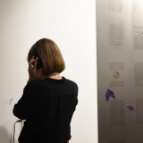 Neringa Poškutė-Jukumienė. (Ne)užšąlantis kultūros uostas. Instaliacija. Geležis, varis, emalis, magnetinė plokštė, 2020. Ingridos Mockutės-Pocienės nuotr.