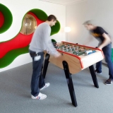 2-lego-designers_meeting-room-with-football-table-and-organic-wall