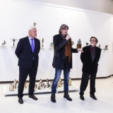 Parodos „Mažoji plastika“ atidarymo akimirka. Iš kairės: Klaipėdos meras Vytautas Grubliauskas, KKKC direktorius Ignas Kazakevičius, kuratorius Saulius Bertulis. Nerijaus Jankausko nuotr.