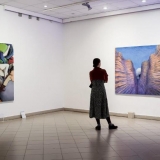 Kairėje: Andrius Zakarauskas. Reading brushstroke. 2018 m. Dešinėje: Konstantinas Gaitanži. Sielos gilumoje tu visada žinojai, kad mėgsti kriketą. 2018-2019 m. Nerijaus Jankausko nuotr.