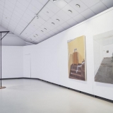 Kairėje: Nerijus Erminas. Svečiai. 2018 m., fragmentas. Dešinėje: Eglė Ulčickaitė. PFAFF. 2016 m. Valgykla. 2018 m. Nerijaus Jankausko nuotr.