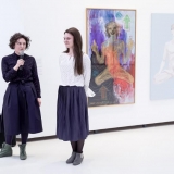 Iš kairės: LDS Klaipėdos skyriaus pirmininkė Neringa Poškutė ir parodos kuratorė Evelina Januškaitė-Krupavičė. Nerijaus Jankausko nuotr.