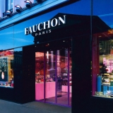 7_retail_bright_theredlist-m