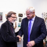 Menininką Saulių Bertulį pasveikino Klaipėdos meras Vytautas Grubliauskas. Nerijaus Jankausko nuotr.