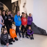 Pristatant gatvės menininko Tado Vincaičio parodą dalyvavo šokių studija „Intrus“. Nerijaus Jankausko nuotr.