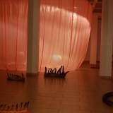 Žanetos Jasaitytės-Bessonovos parodos „Tarpininkavimo santykiai: mano kūnas tavyje“ fragmentas Vilniuje, VDA parodų salėse „Titanikas“. Ž. Jasaitytės-Bessonovos nuotr.